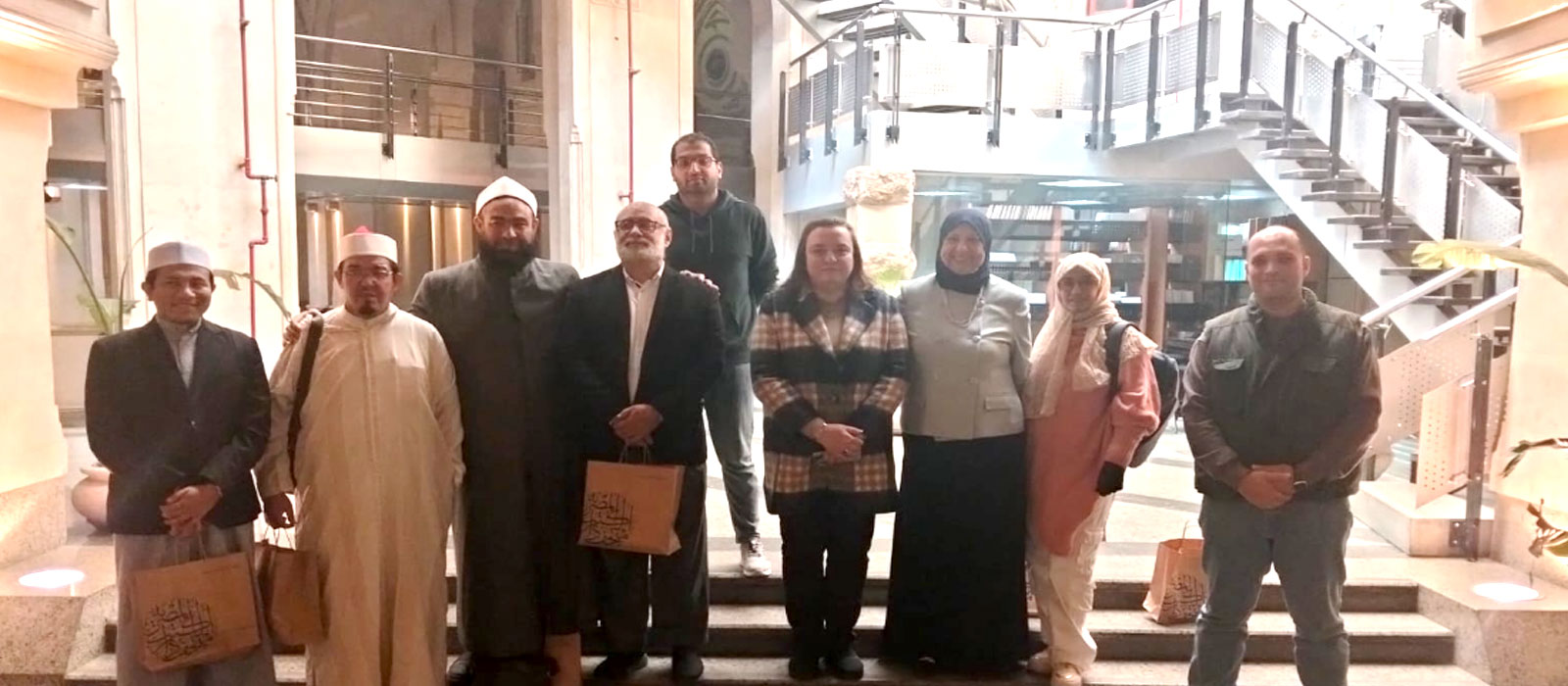 طلاب معهد البحوث والدراسات العربية يزورون متحف دار الكتب بباب الخلق